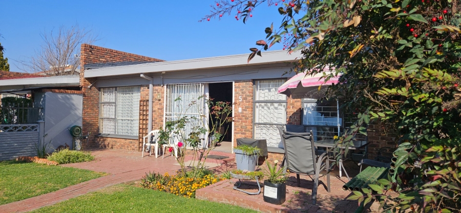2 Bedroom Property for Sale in Pellissier Free State